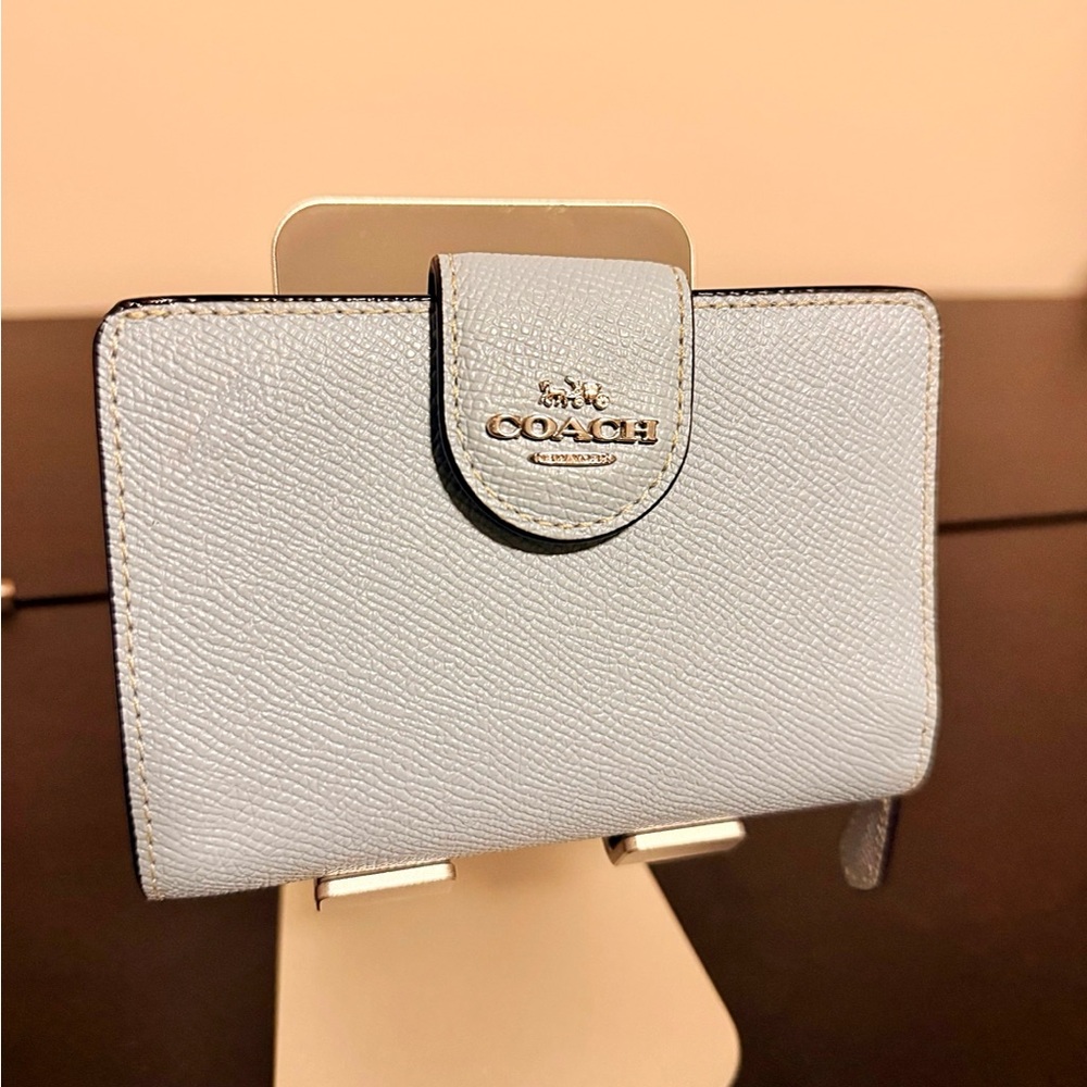 Coach Medium Corner Zip Wallet